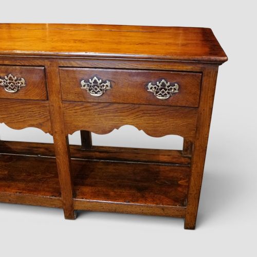 19TH CENTURY OAK DRESSER BASE WITH POT BOARD AND THREE DRAWERS - ADDITIONAL PHOTO 4