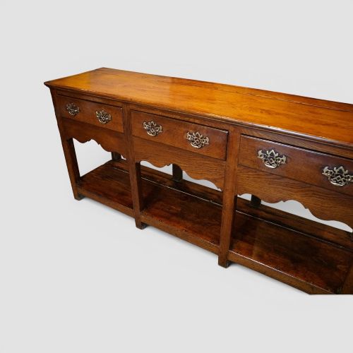 19TH CENTURY OAK DRESSER BASE WITH POT BOARD AND THREE DRAWERS - ADDITIONAL PHOTO 6