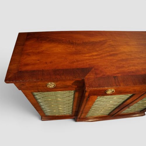 19TH CENTURY MAHOGANY BREAKFRONT SIDE CABINET - ADDITIONAL PHOTO 4