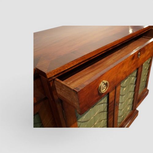19TH CENTURY MAHOGANY BREAKFRONT SIDE CABINET - ADDITIONAL PHOTO 6