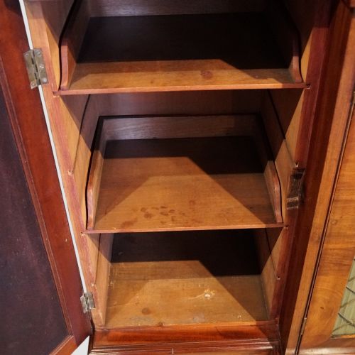 19TH CENTURY MAHOGANY BREAKFRONT SIDE CABINET - ADDITIONAL PHOTO 7