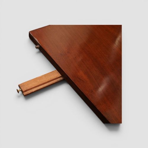 ANTIQUE MAHOGANY TRIPLE PEDESTAL EXTENDING DINING TABLE LARGE 3 PILLAR DINING TABLE - ADDITIONAL PHOTO 2
