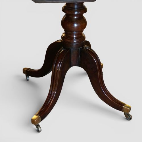 ANTIQUE MAHOGANY TRIPLE PEDESTAL EXTENDING DINING TABLE LARGE 3 PILLAR DINING TABLE - ADDITIONAL PHOTO 7