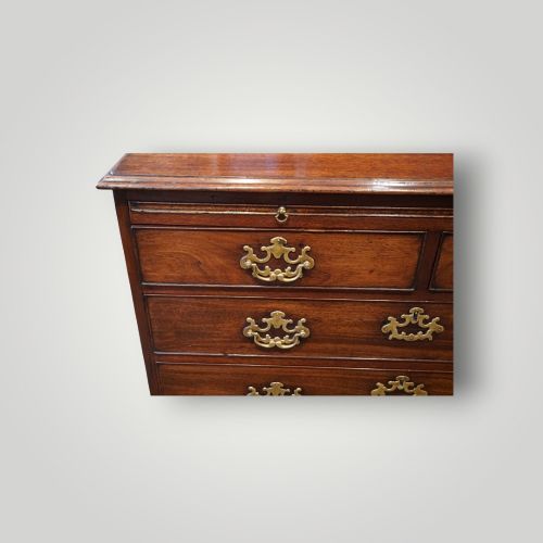 GEORGE III MAHOGANY BACHELORS CHEST - ADDITIONAL PHOTO 3