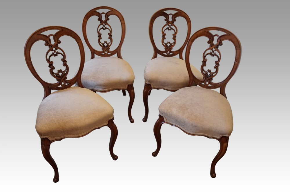 Set of 4 Victorian walnut dining chairs