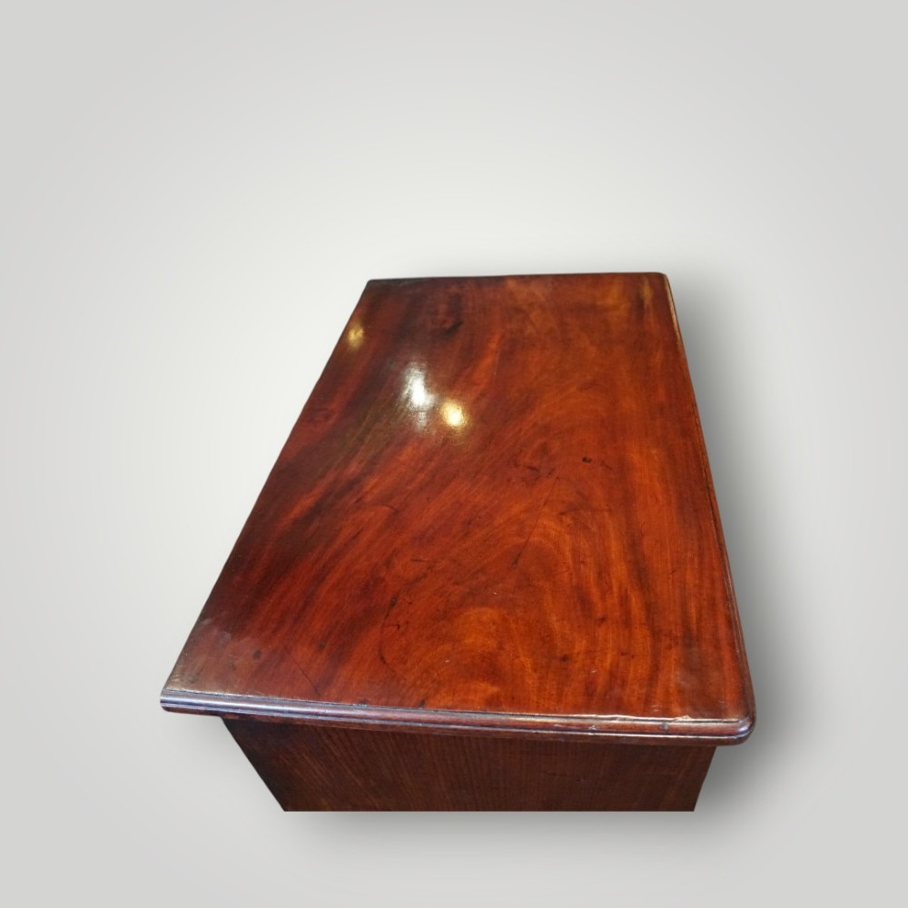 A compact George III mahogany bachelors chest featuring four graduated drawers, brass handles, a pull-out brushing slide, and bracket feet. View VI