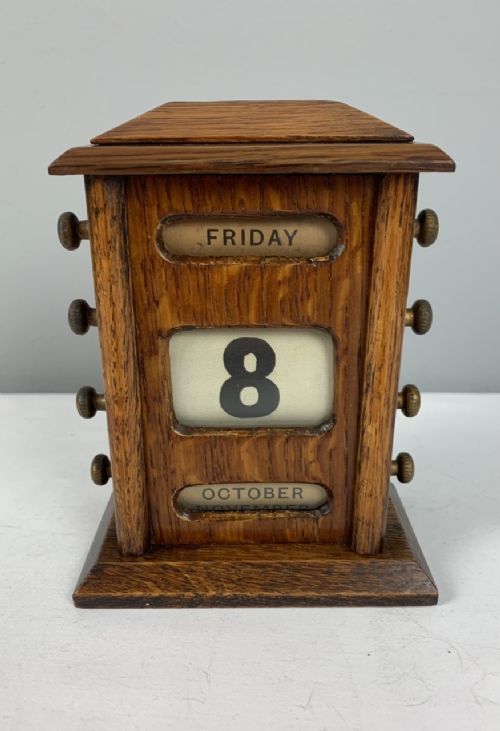 Oak Perpetual Desk Calendar