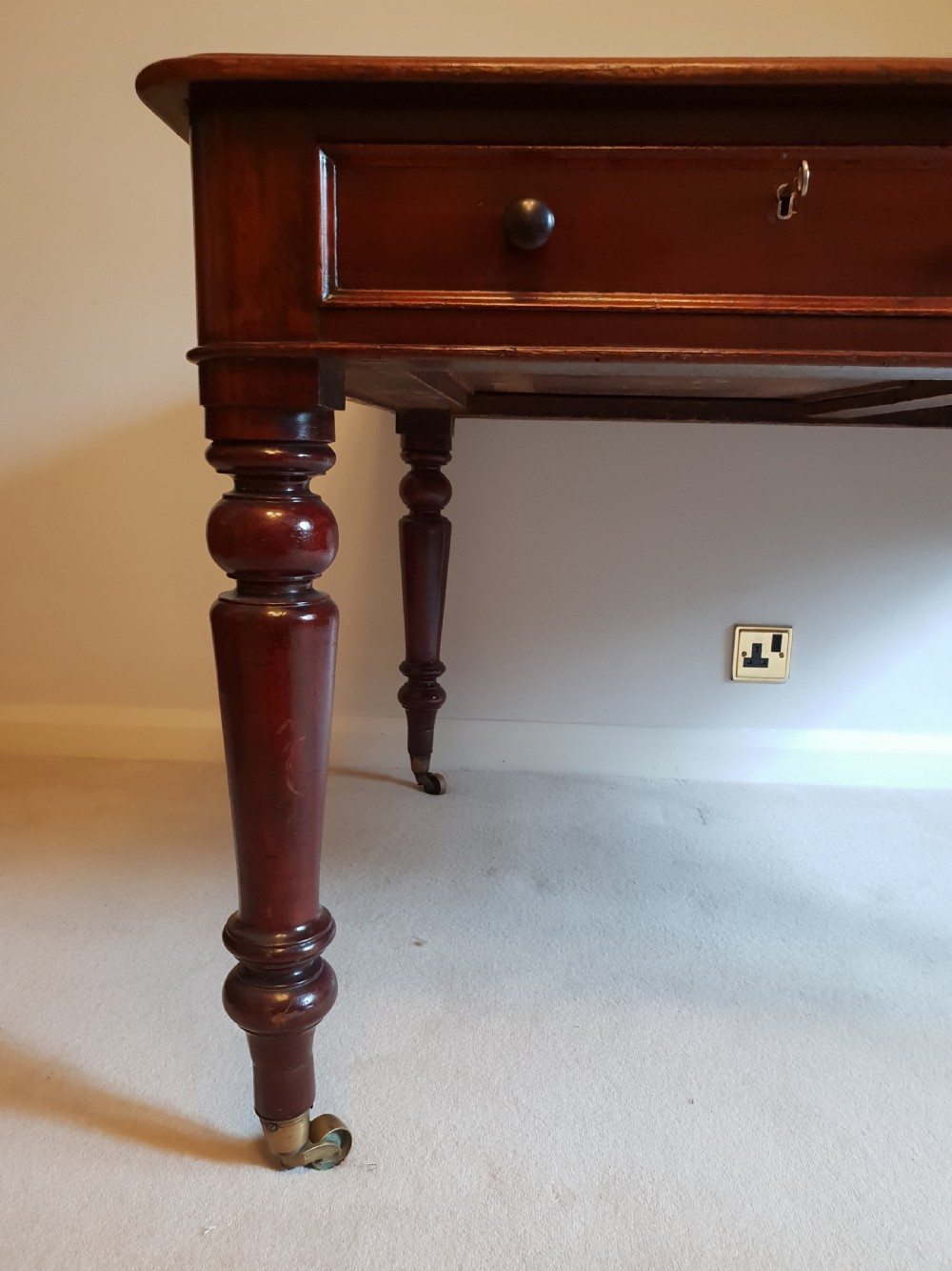 Mahogany Partners Desk with key View V