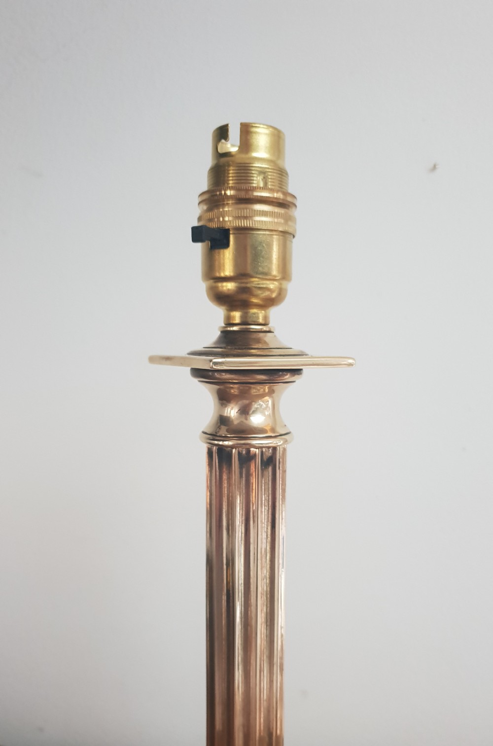 Small Heavy Cast Brass Corinthian Column Table Lamp, Rewired and PAT tested  View VII