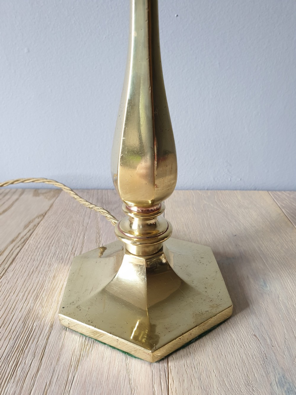 Elegant c1910 Cast Brass Table Lamp, Rewired and PAT tested  View III