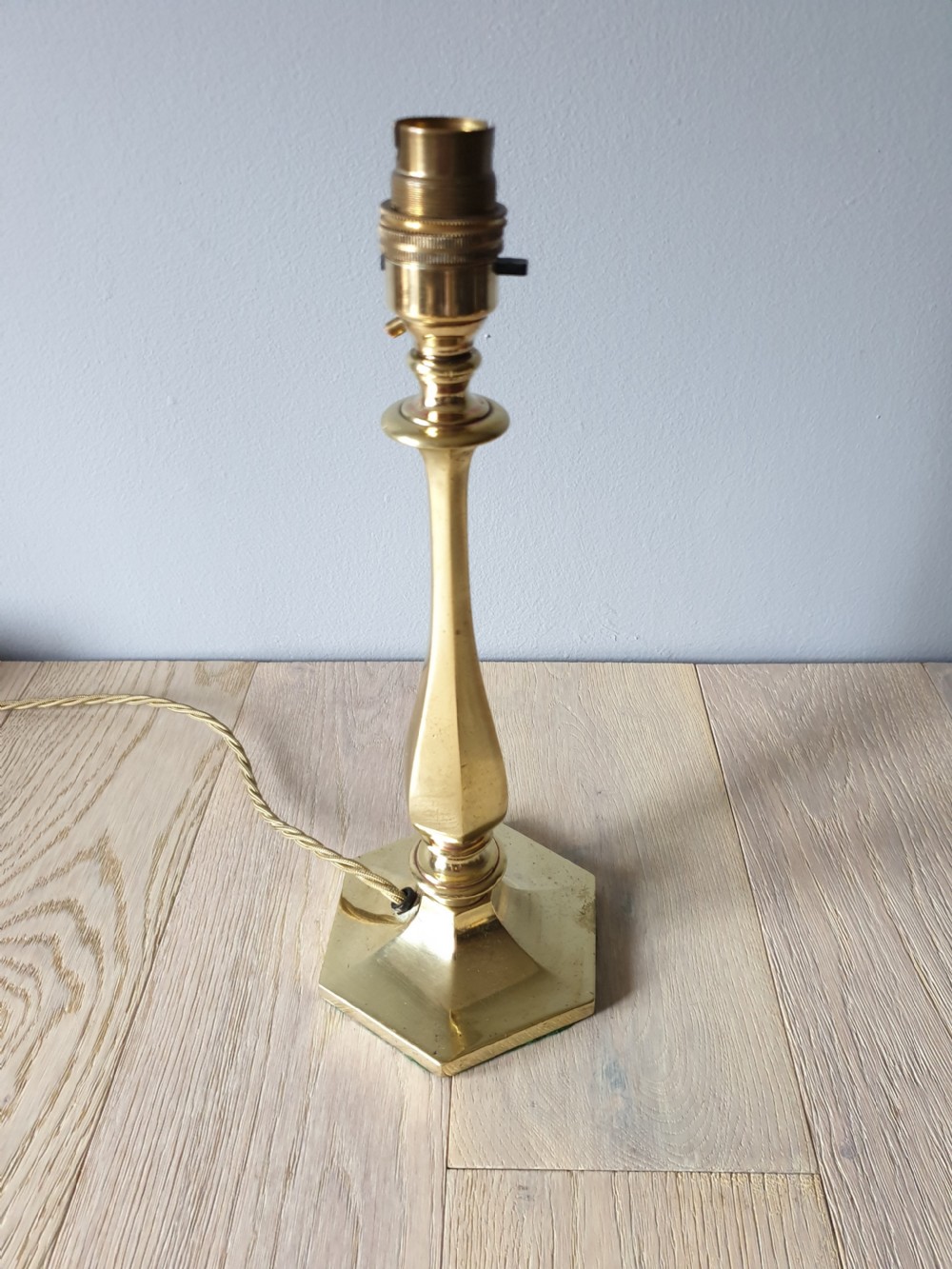 Elegant c1910 Cast Brass Table Lamp, Rewired and PAT tested  View V
