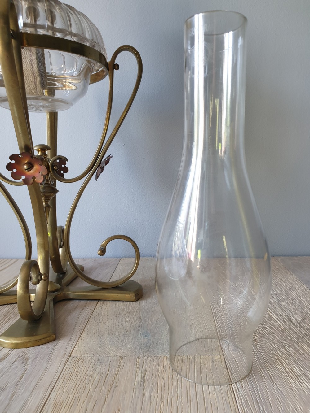 Hinks Arts and Crafts Brass Oil Lamp  View VI