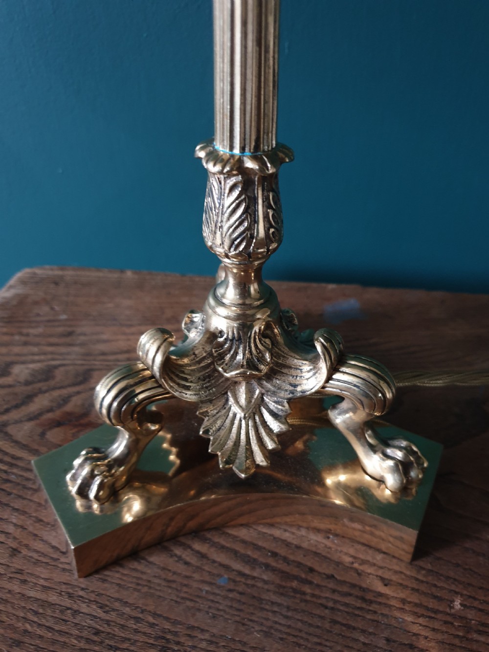 Ornate Claw Foot Cast Brass Pullman Table Lamp, Rewired and PAT tested  View IX