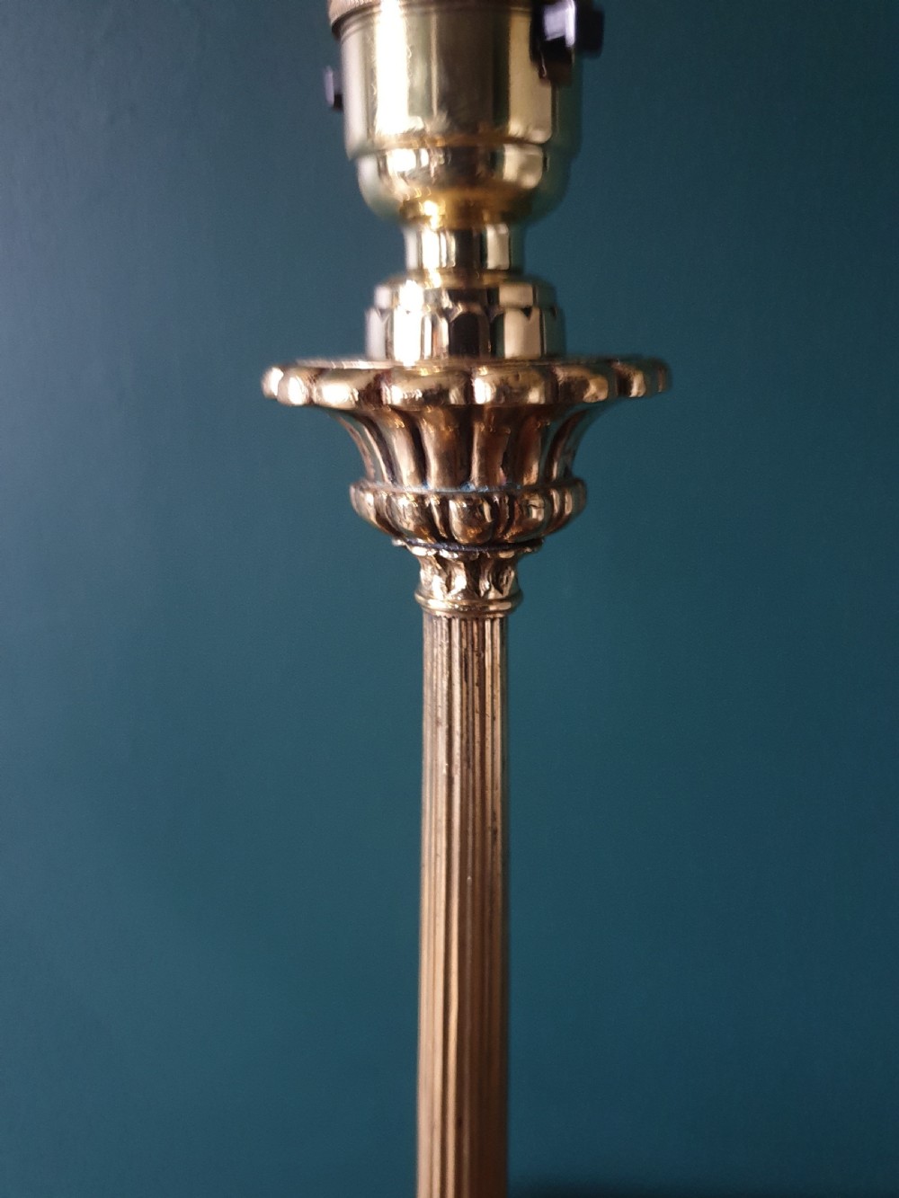 Ornate Claw Foot Cast Brass Pullman Table Lamp, Rewired and PAT tested  View X