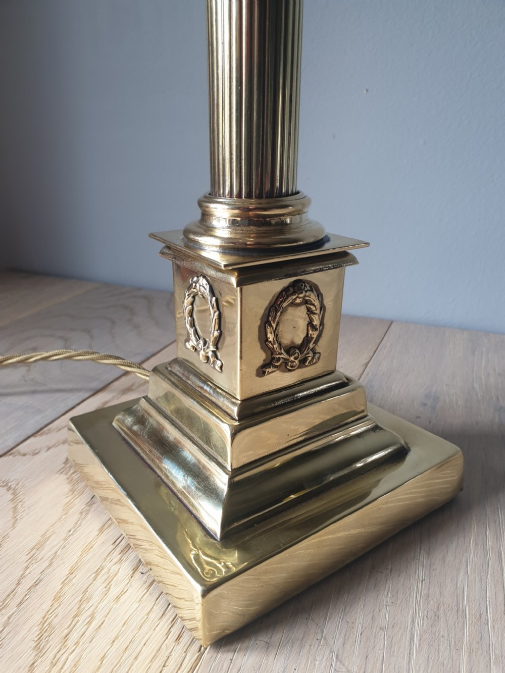 c1910 Classical Corinthian Column Brass Table Lamp, Rewired and PAT tested  View IV