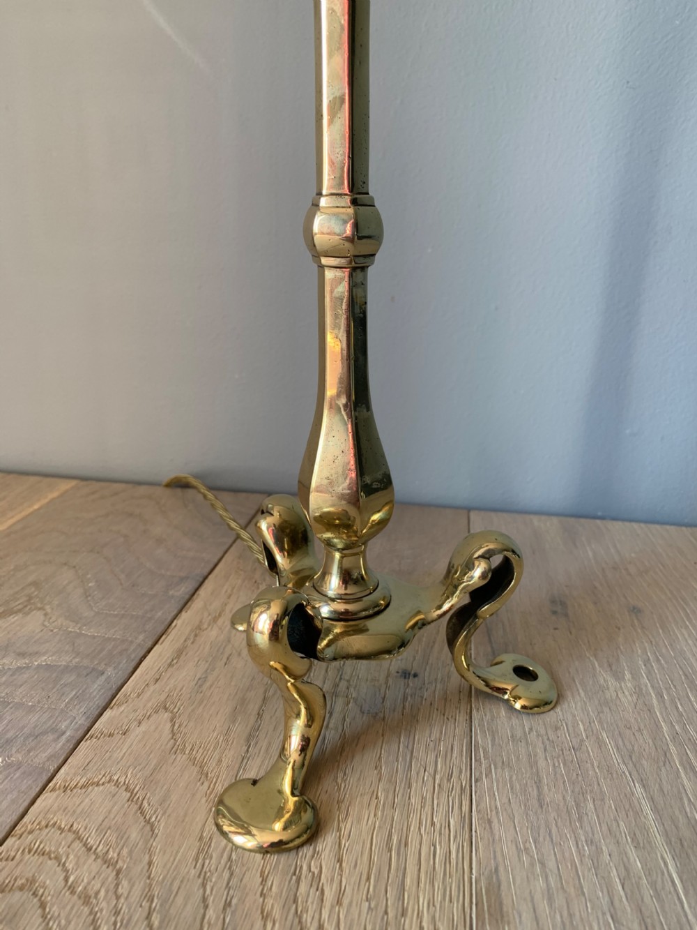 c1910 Brass Pullman Table Lamp, Rewired and PAT tested View IV