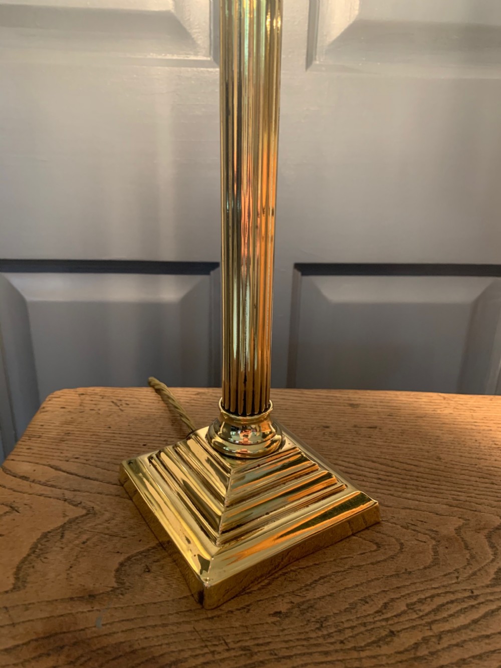 c1910 Quality Brass Corinthian Column Table Lamp, Rewired and PAT tested View XI