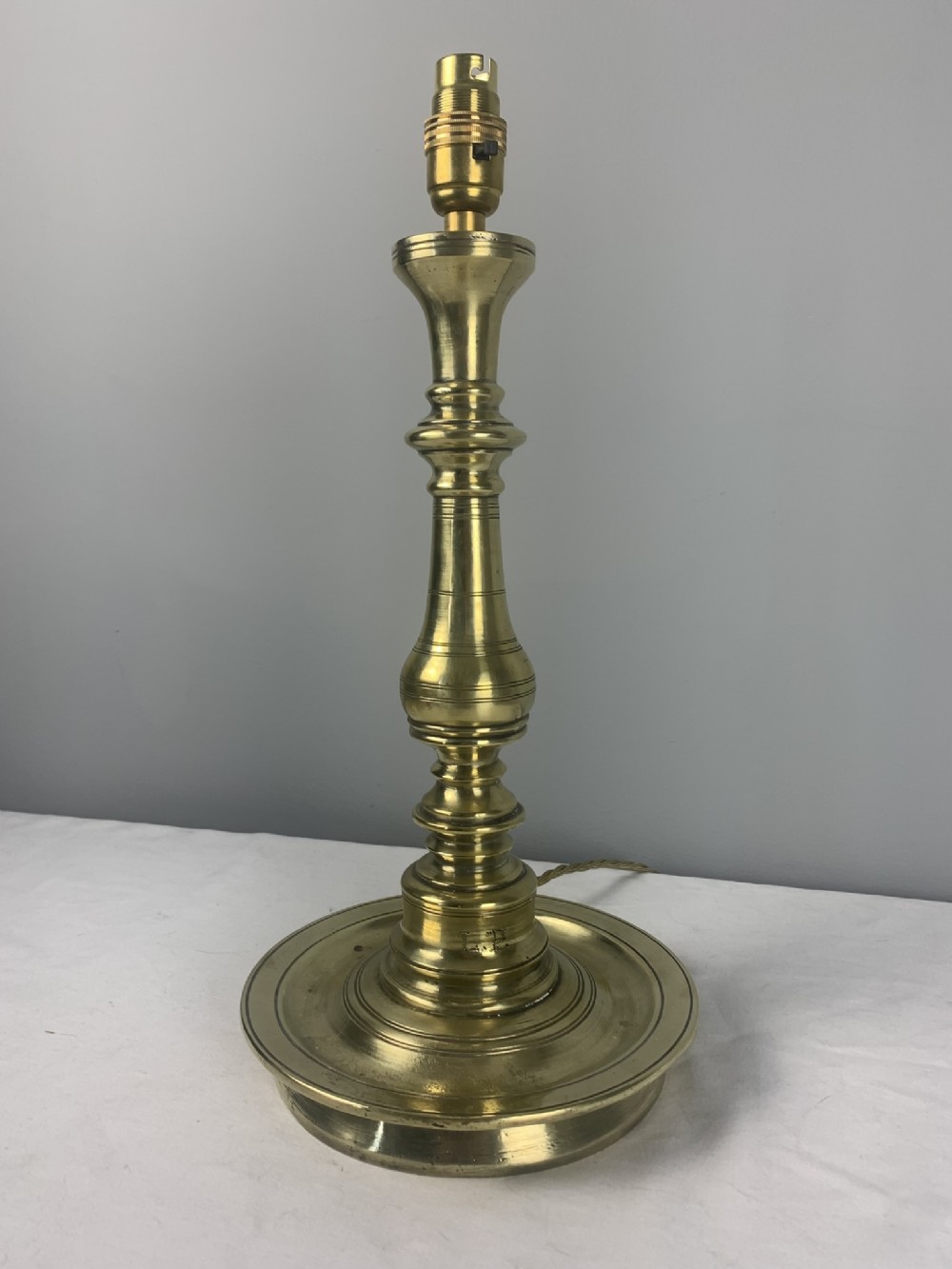 Heavy 19th Century English Brass Church Altar Table Lamp, Rewired and Pat tested 