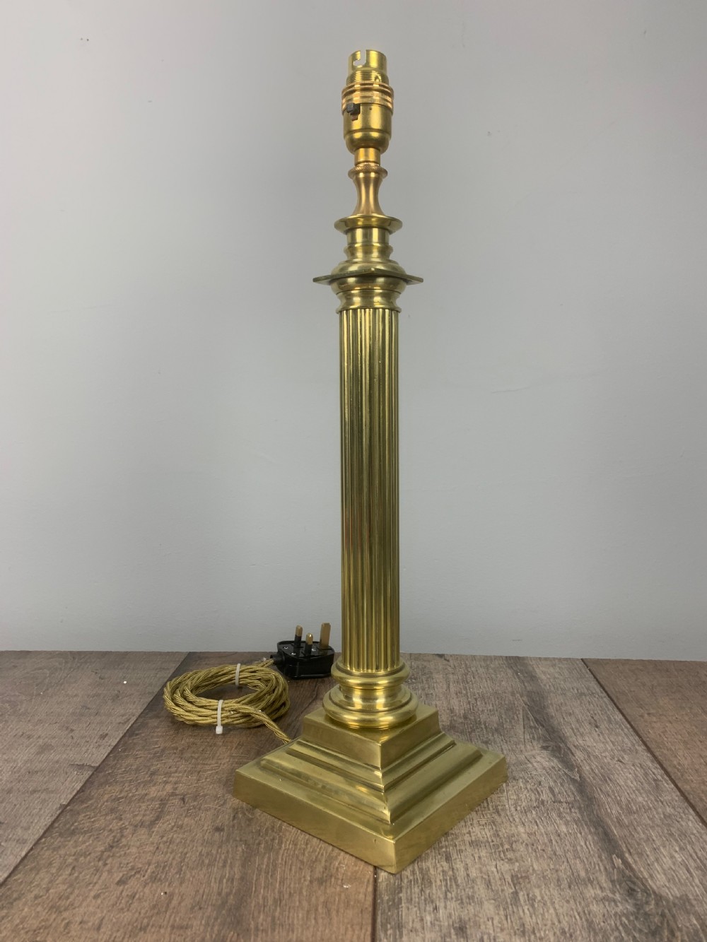 Victorian Hinks & Sons Brass Column Table Lamp, Rewired and Pat tested  View VIII