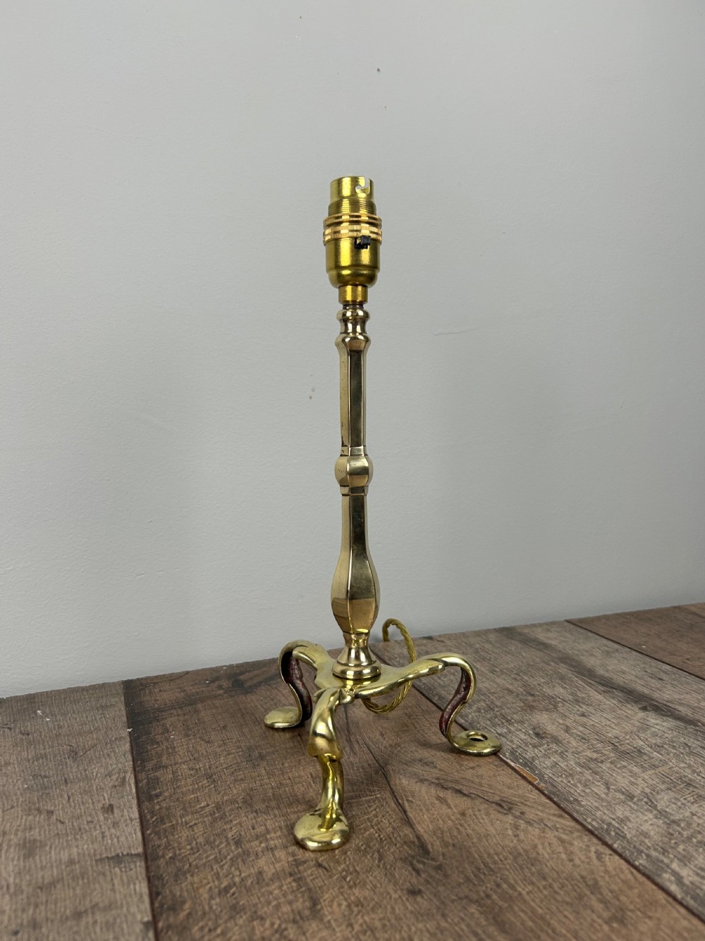 Edwardian Brass Pullman Table Lamp, Rewired And Pat Tested View VII