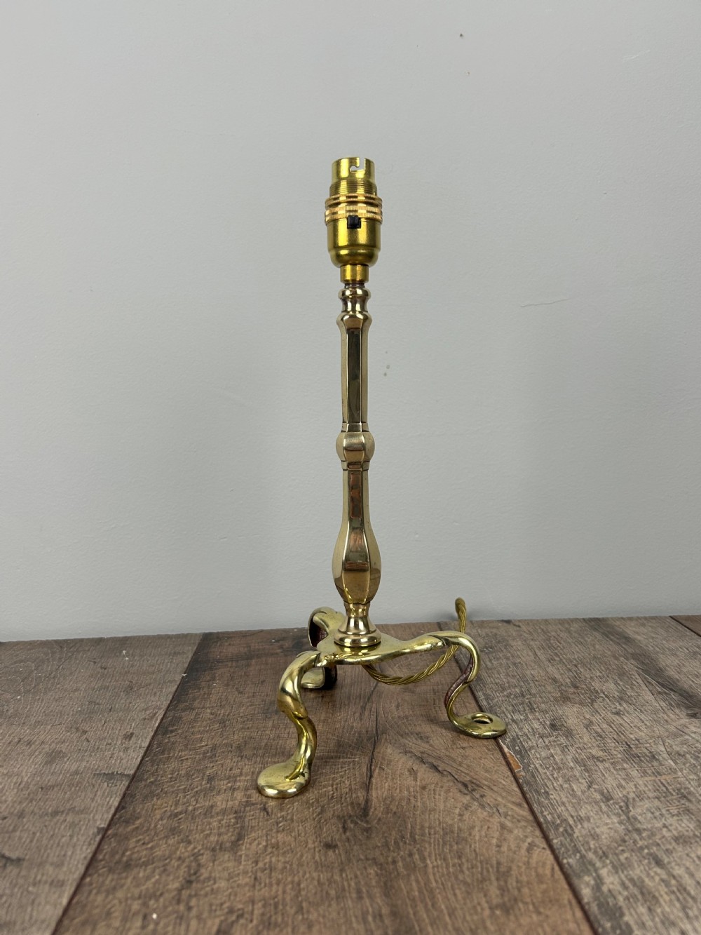 Edwardian Brass Pullman Table Lamp, Rewired And Pat Tested View VIII