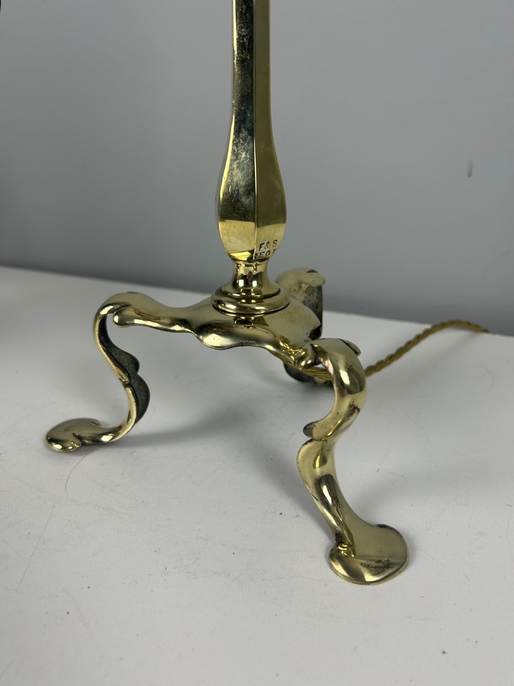 Faraday & Sons Brass Pullman Table Lamp View VIII