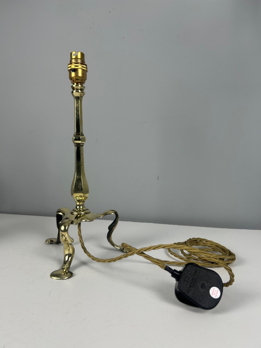 Faraday & Sons Brass Pullman Table Lamp View X