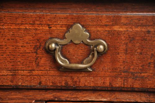FINE 18TH CENTURY OAK LOWBOY - ADDITIONAL PHOTO 1