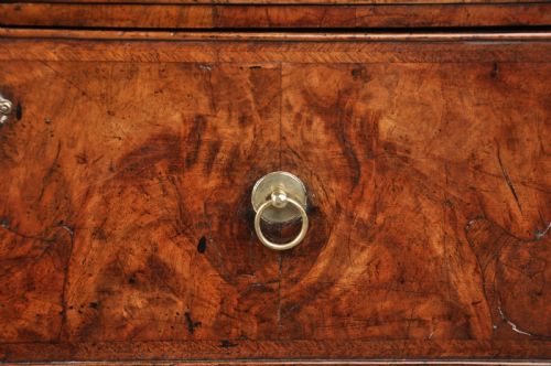SMALL EARLY 18TH CENTURY WALNUT BUREAU - ADDITIONAL PHOTO 15