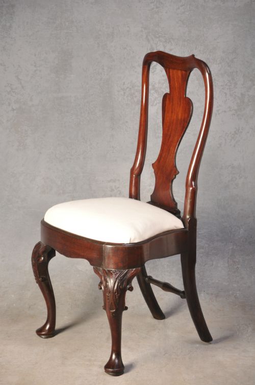 FINE PAIR OF EARLY 18TH CENTURY MAHOGANY SIDE CHAIRS - ADDITIONAL PHOTO 1