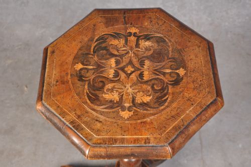 RARE 17TH CENTURY WALNUT AND MARQUETRY CANDLE STAND - ADDITIONAL PHOTO 1