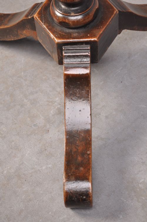 RARE 17TH CENTURY WALNUT AND MARQUETRY CANDLE STAND - ADDITIONAL PHOTO 5