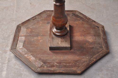 RARE 17TH CENTURY WALNUT AND MARQUETRY CANDLE STAND - ADDITIONAL PHOTO 6