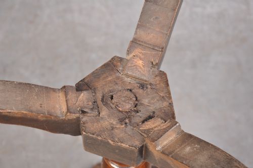 RARE 17TH CENTURY WALNUT AND MARQUETRY CANDLE STAND - ADDITIONAL PHOTO 9