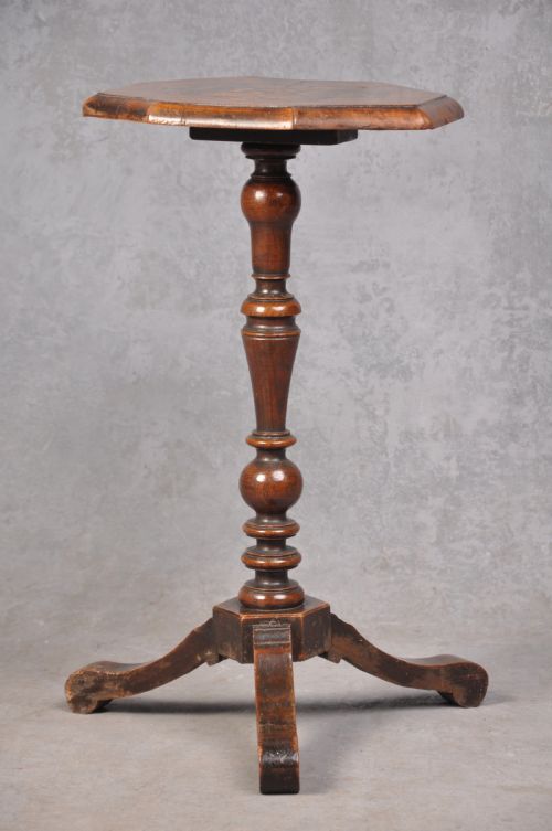 RARE 17TH CENTURY WALNUT AND MARQUETRY CANDLE STAND - ADDITIONAL PHOTO 10