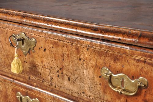 FINE EARLY 18TH CENTURY WALNUT LOWBOY - ADDITIONAL PHOTO 1
