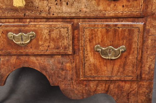 FINE EARLY 18TH CENTURY WALNUT LOWBOY - ADDITIONAL PHOTO 3