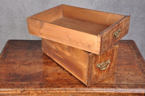FINE EARLY 18TH CENTURY WALNUT LOWBOY - ADDITIONAL PHOTO 8
