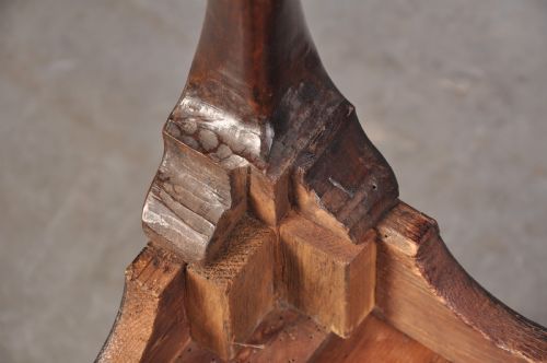 FINE EARLY 18TH CENTURY WALNUT LOWBOY - ADDITIONAL PHOTO 15