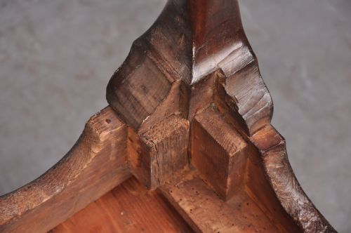 FINE EARLY 18TH CENTURY WALNUT LOWBOY - ADDITIONAL PHOTO 16