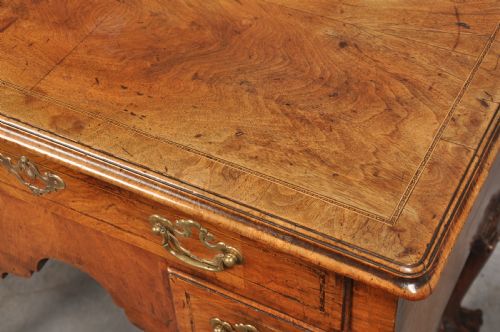 FINE 18TH CENTURY WALNUT LOWBOY - ADDITIONAL PHOTO 10