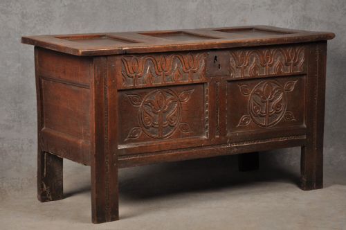 SMALL 17TH CENTURY OAK COFFER - ADDITIONAL PHOTO 2