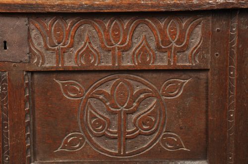 SMALL 17TH CENTURY OAK COFFER - ADDITIONAL PHOTO 4