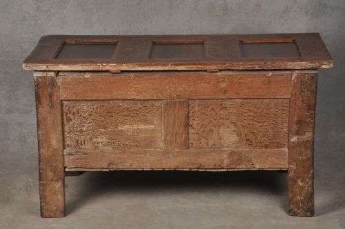 SMALL 17TH CENTURY OAK COFFER - ADDITIONAL PHOTO 10