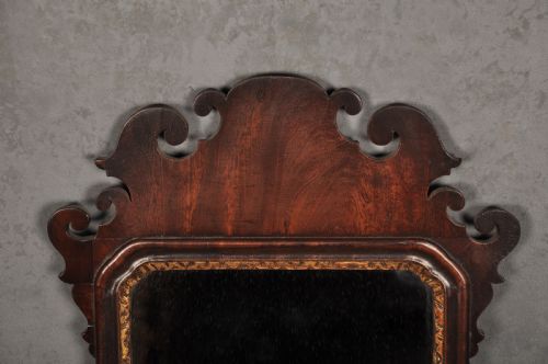 SMALL 18TH CENTURY MAHOGANY CHIPPENDALE MIRROR - ADDITIONAL PHOTO 1