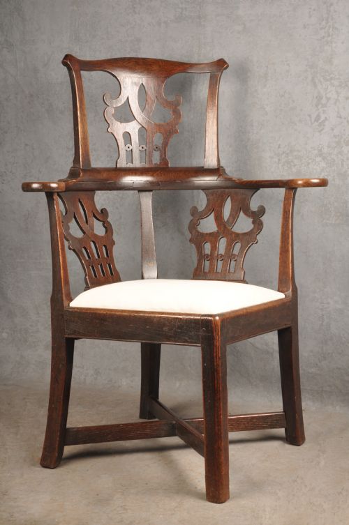 FINE 18TH CENTURY OAK CORNER CHAIR - ADDITIONAL PHOTO 1