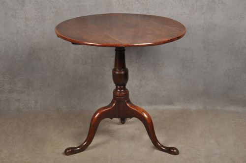 18TH CENTURY CHERRYWOOD TRIPOD TABLE