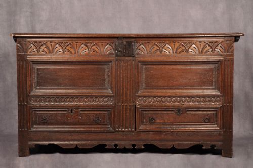 17TH CENTURY OAK COFFER - ADDITIONAL PHOTO 1