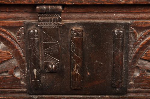 17TH CENTURY OAK COFFER - ADDITIONAL PHOTO 2