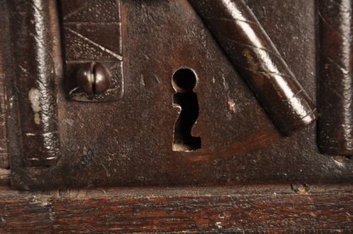 17TH CENTURY OAK COFFER - ADDITIONAL PHOTO 3